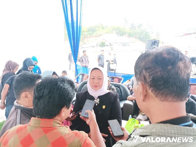 Lebih 700 Orang Hadiri Reses Hj Noni di Manggis Gantiang