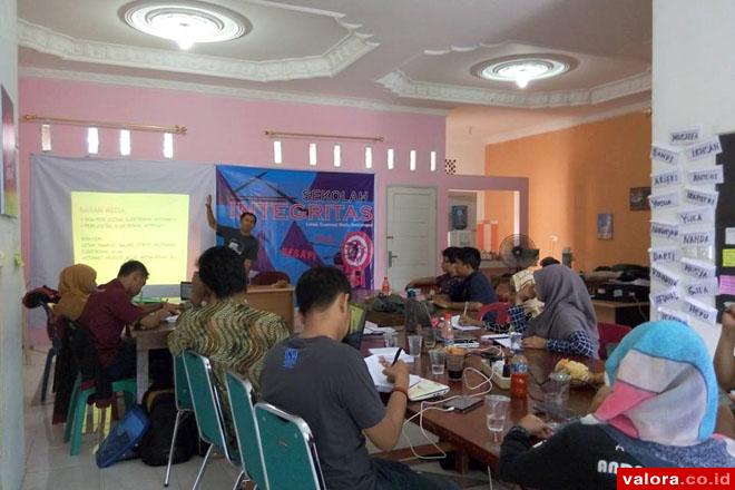 Pertanyakan Pengelolaan Dana BOS: Integritas Ancam Sengketakan 12 Sekolah di Padang ke KI