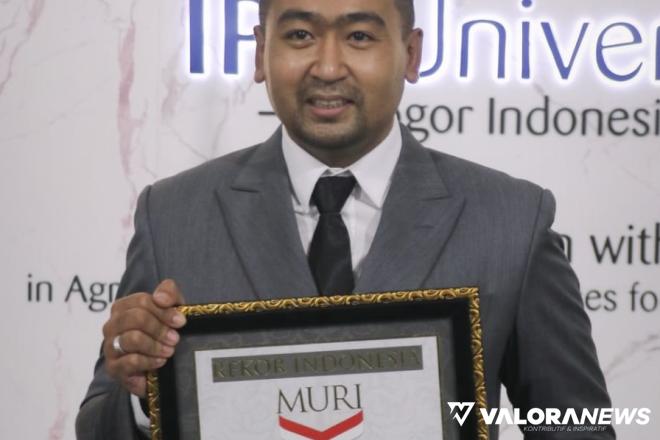 Audy Joinaldy Raih Rekor MURI, Wagub dengan Gelar Akademik Terbanyak
