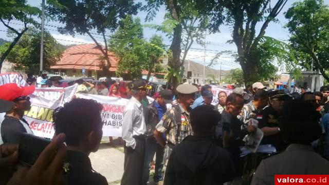 Massa Pro dan Kontra Erisman Saling Demo: Inilah Tuntutan Pekat IB ke DPRD Padang