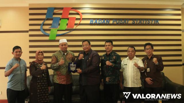 Bupati Tandatangani Hibah Tanah dan Bangunan untuk BPS Pasaman Barat