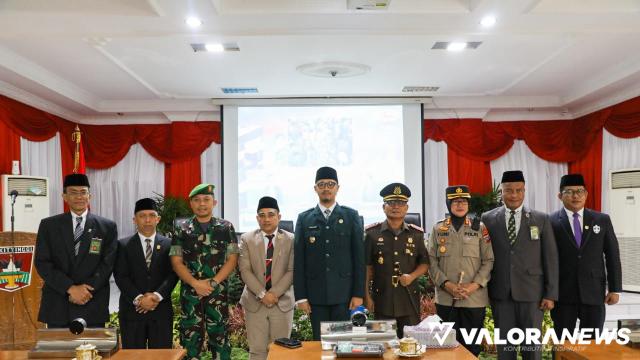 Paripurna Istimewa DPRD Bukittinggi: Pakaian Adat Presiden Joko Widodo Lambangkan...