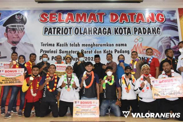 Wako Padang Berikan Reward Atlet Berprestasi di PON XX Papua