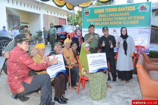 PT Jasindo dan Korem WBR Rehab Rumah Veteran di Sijunjung
