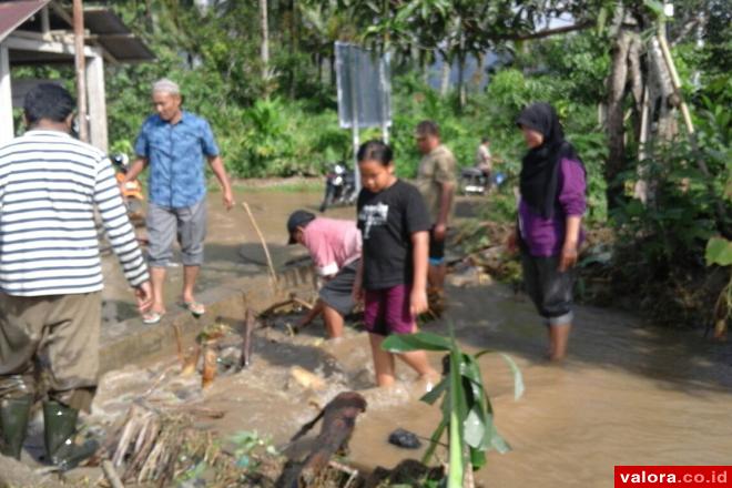 Nagari Pakan Raba'a Dihondoh Banjir