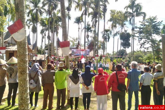 Petani Bercaping Gelar HUT RI ke-71 di Istana Rakyat