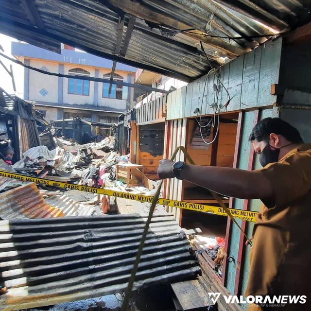 28 Kios Terbakar di Pasar Aur Tajungkang