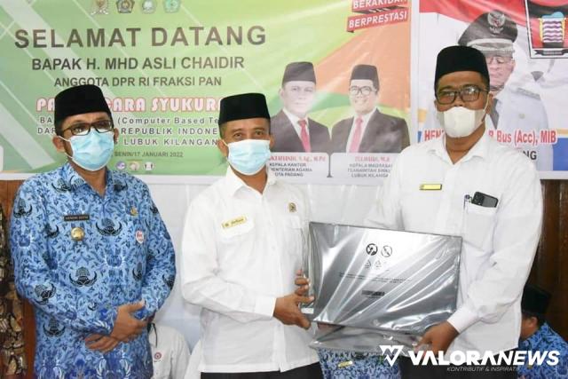 Kemenag Bantu Perangkat CBT untuk MTsS Lubuk Kilangan