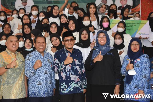 Hendri Septa Lepas 50 Pekerja Migran Asal Padang ke Malaysia
