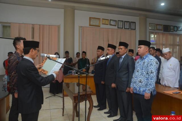 Muzni Zakaria Lantik 4 Pejabat Eselon Hasil Pansel dari Unand