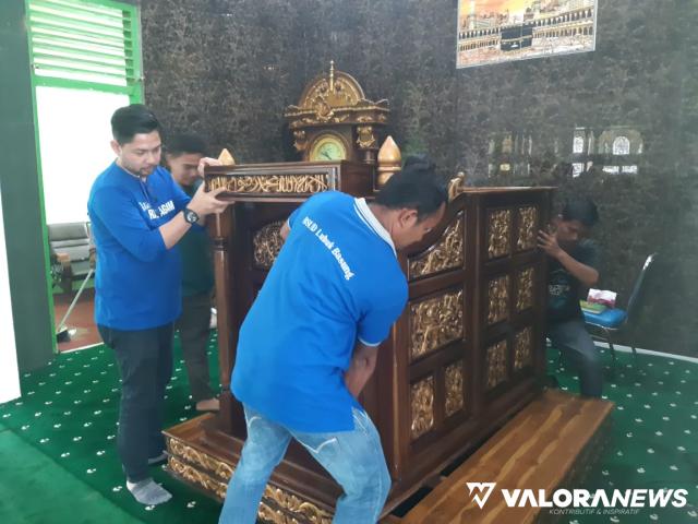 Yulia Furniture Sumbangkan 1 Set Mimbar untuk Masjid Agung Nurul Fallah