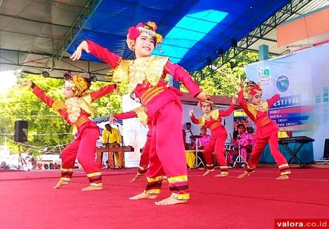 Lomba Tari Kreasi di Festival Langkisau Tarik Perhatian Wisatawan