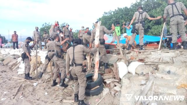 Antisipasi Perbuatan Maksiat: Payung dan Lapak PKL di Batu Grib Muaro Lasak Dibongkar