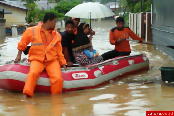 Hujan Lebat Sejak Sabtu Malam: Puluhan Rumah di Komplek Arai Pinang dan Jondul Direndam...