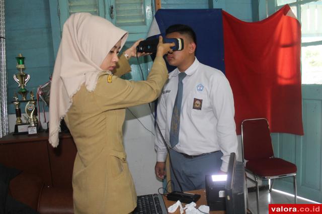 Disdukcapil Padangpanjang Datangi Sekolah untuk Perekaman KTP Elektronik