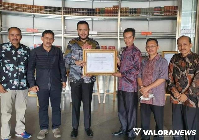 Wako Padang Panjang Terima Penghargaan Nirwasita Tantra 2021