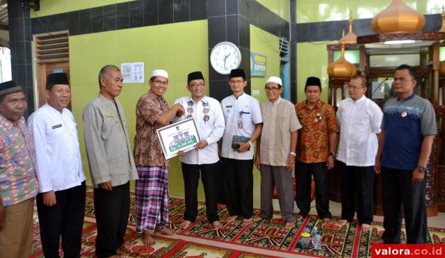 Hendri Septa Serap Aspirasi Warga Usai Jadi Khatib di Masjid Taufik