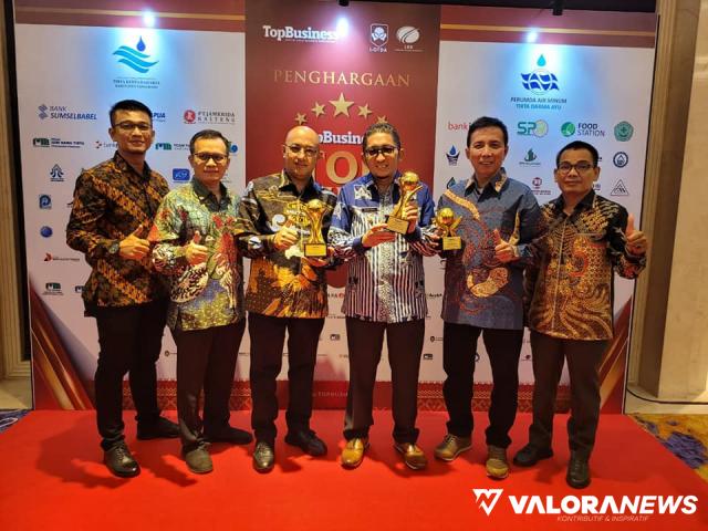 Hendri Septa dan Perumda Air Minum Padang Raih TOP BUMD Award 2022