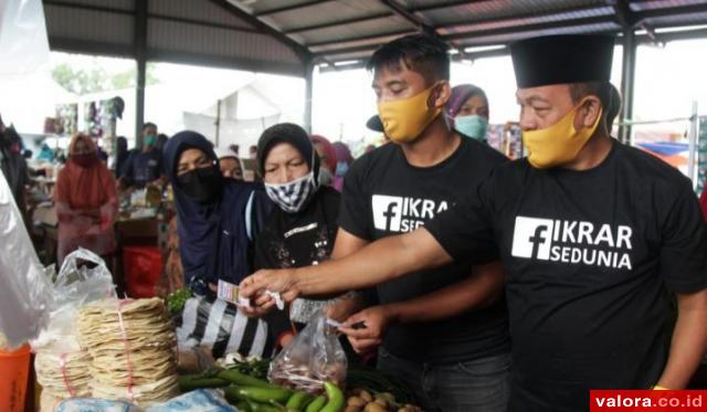 Milad ke-7 Ikrar Sedunia Ditandai dengan Bagi-bagi Kupon Belanja di Pasar Rao-rao