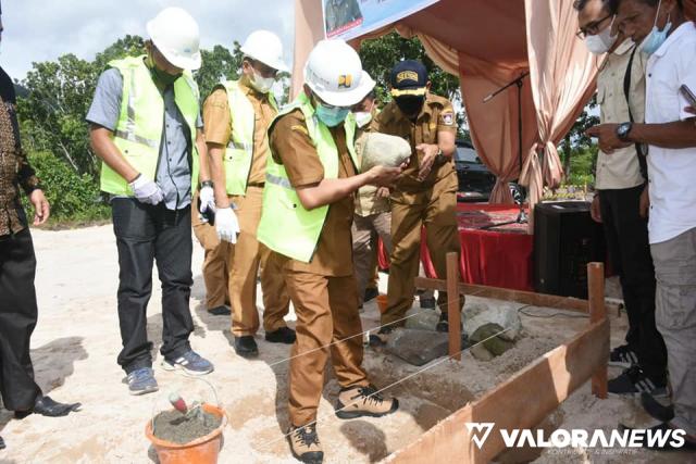 Hendri Septa Letakkan Batu Pertama Pembangunan Kantor Lurah Batipuh Panjang