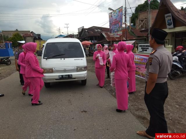 Bhayangkari dan Polres Solsel Berbagi Takjil