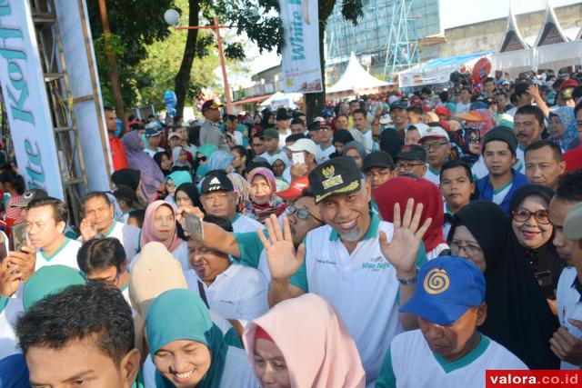 Warga Jubeli Iven Family Day 3 in 1, Mahyeldi: Kebersihan GOR Agus Salim Penting