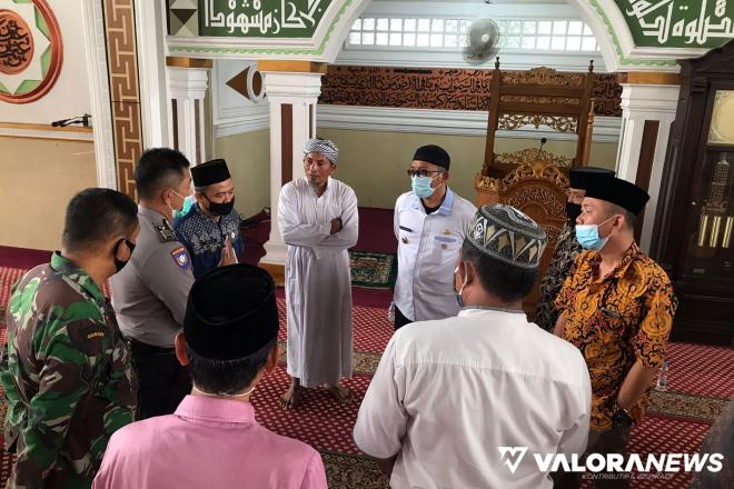Warga RT 07 Keluhkan Sampah Kiriman dari Irigasi Teknis di Hamparan Sawah Surau Gadang ke...