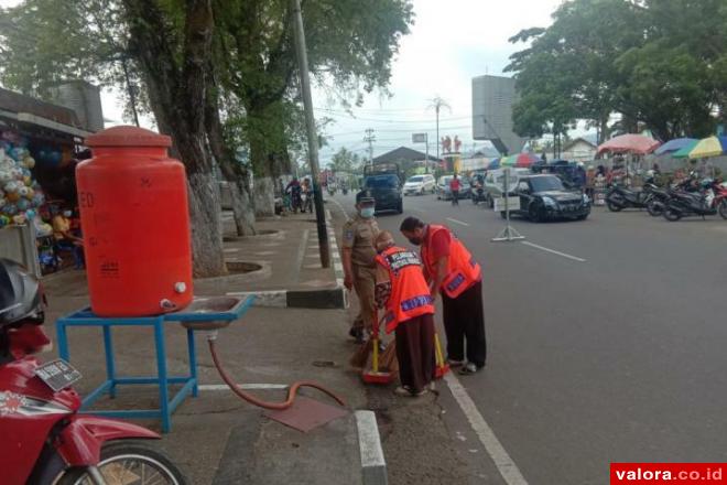 31 Warga Batusangkar Dipakaikan Rompi Pelanggar Protokol Kesehatan