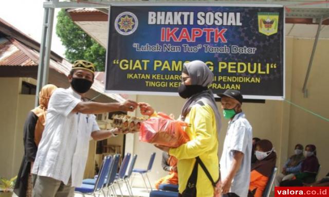 IKAPTK Luak Nan Tuo Bagikan 114 Paket Lebaran untuk Petugas Kebersihan