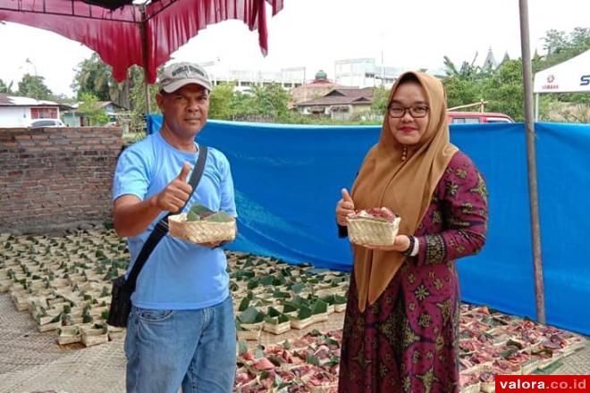 Panitia Qurban Masjid Nurul Yaqin Ganti Kresek dengan Besek