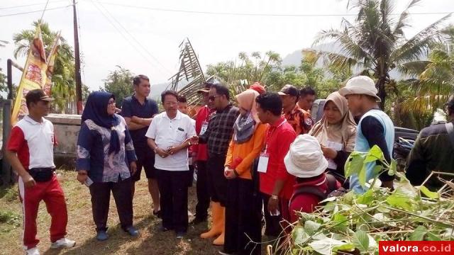 Peringatan Hari Air Sedunia: KMPS Bersihkan Aliran Sungai Jirak dari Pagambiran ke...