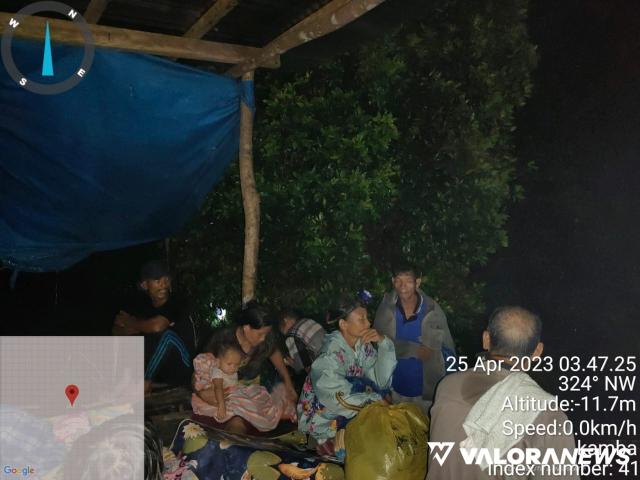 Ratusan Warga Pesisir Pantai Siberut Barat Langsung Mengungsi Pascagempa 7.3 SR