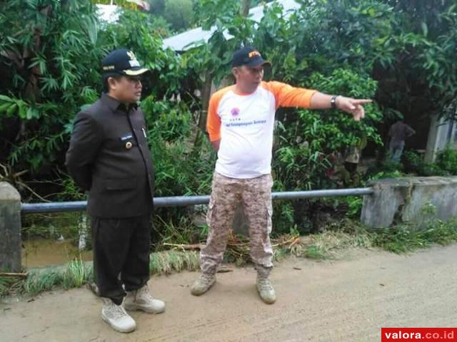 Jembatan, Sekolah dan Puluhan Rumah Dihondoh Banjir