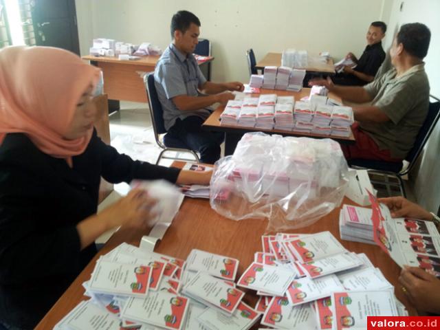 KPU Sungaipenuh Sortir Surat Suara Pilwako dan Pilgub