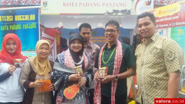 Gubernur IP Apresiasi Stand Padangpanjang di Sumbar Expo