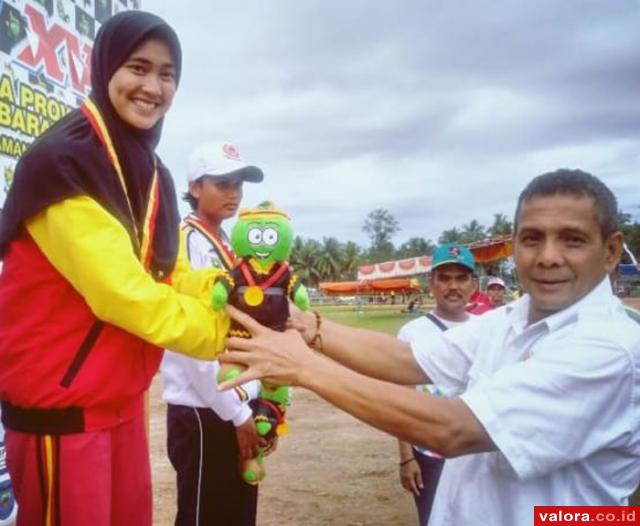 Dwina Adelia Raih Medali Emas Perdana Cabor Atletik untuk Padang