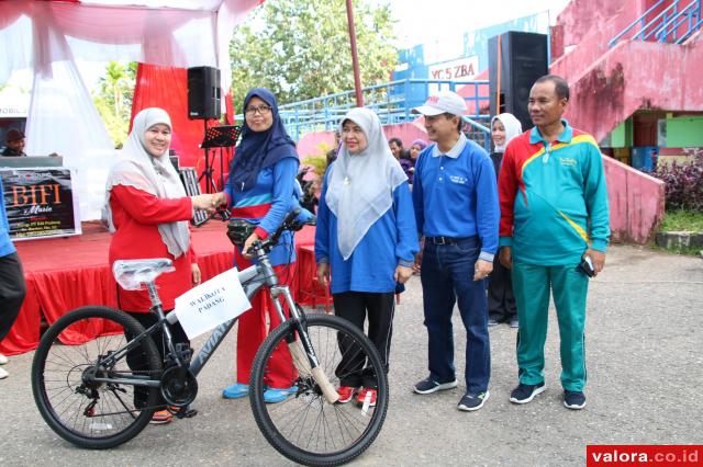 Jalan Santai HUT Korpri Dijubeli ASN