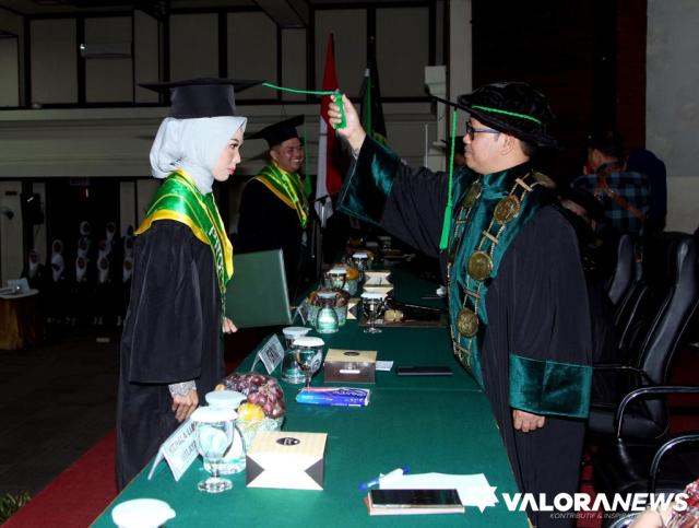 UM Natsir Wisuda 201 Mahasiswa: Buya Masoed Abidin Dikukuhkan jadi Guru Utama Pemikiran...