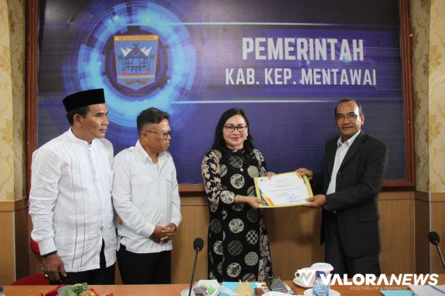 Jeane Marie Tulung Harapkan Pemkab Mentawai Sediakan Tanah Hibah untuk Bangun Sekolah...