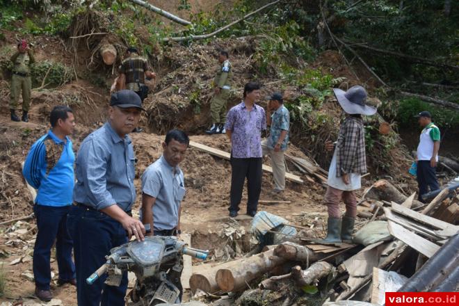 Bupati Janjikan Bantuan untuk Korban Longsor