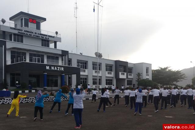 Prajurit dan Jalasenastri Lantamal II Latihan Senam Gemu Famire