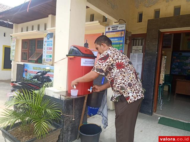 Lurah Rawang Modifikasi Tong Sampah jadi Fasilitas Cuci Tangan