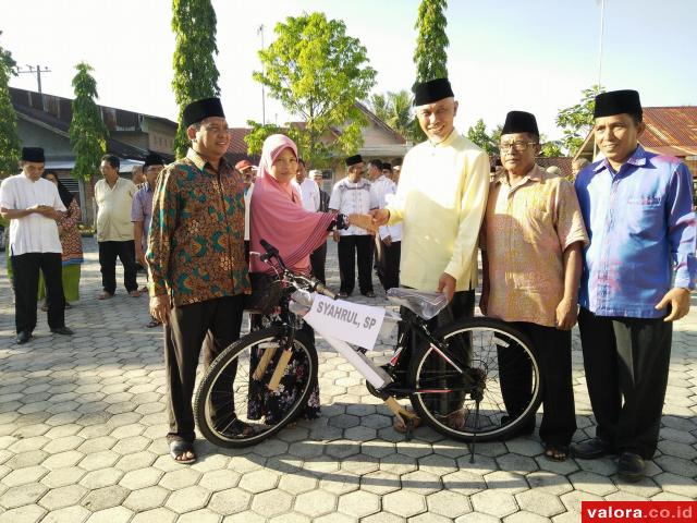 ASN Koto Tangah Sumbangkan Sepeda untuk Reward Pesantren Ramadhan