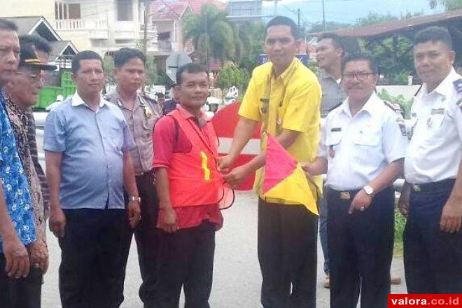 13 Plang Perlintasan KA Swadaya Dibangun Pemko Padang