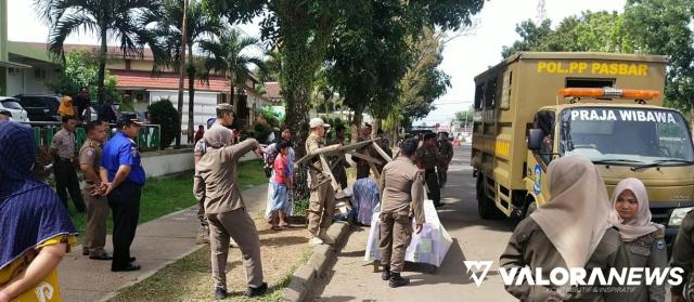 PKL Depan RS Yarsi Hingga Jalan Jalur 32 Ditertibkan