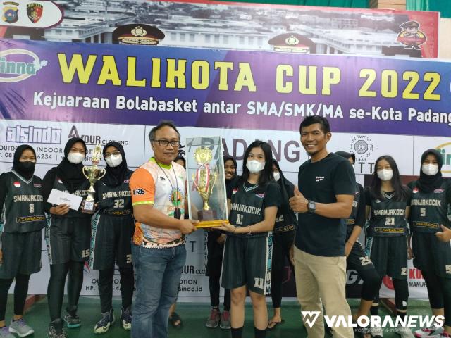 Tim Basket Putri SMAN 6 Padang Juarai Piala Walikota 2022