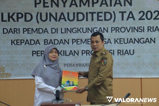 Muflihun Serahkan LKPj Tahun 2022 ke BPK Riau