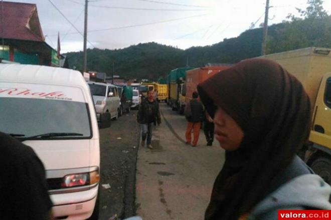 Jalan Siulak Kerinci Menuju Sumbar Diblokir Warga