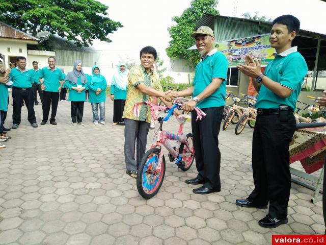ASN dan Dermawan Padang Timur Sumbangkan Sepeda untuk Reward Pesantren Ramadhan