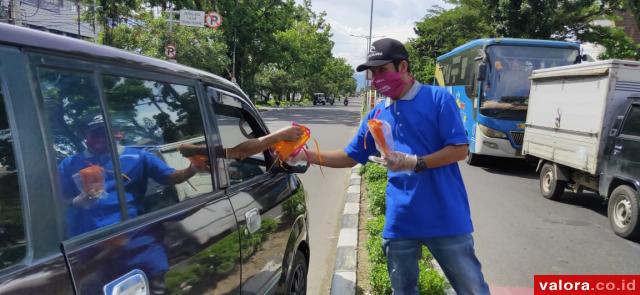 Napi Asimilasi Bagikan Masker ke Pengendara di Padang, Arimin: Diproduksi Sendiri